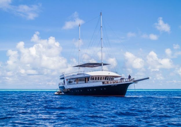 gurahali-surf-boat-charter-maldives-010 Gurahali surf charter Maldives